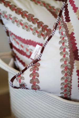 Lei Pūpū White Pillow Cover