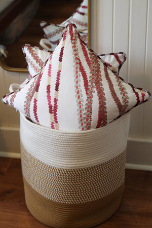 Lei Pūpū White Pillow Cover