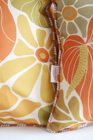 Retro Mu’u Warm Pillow Cover