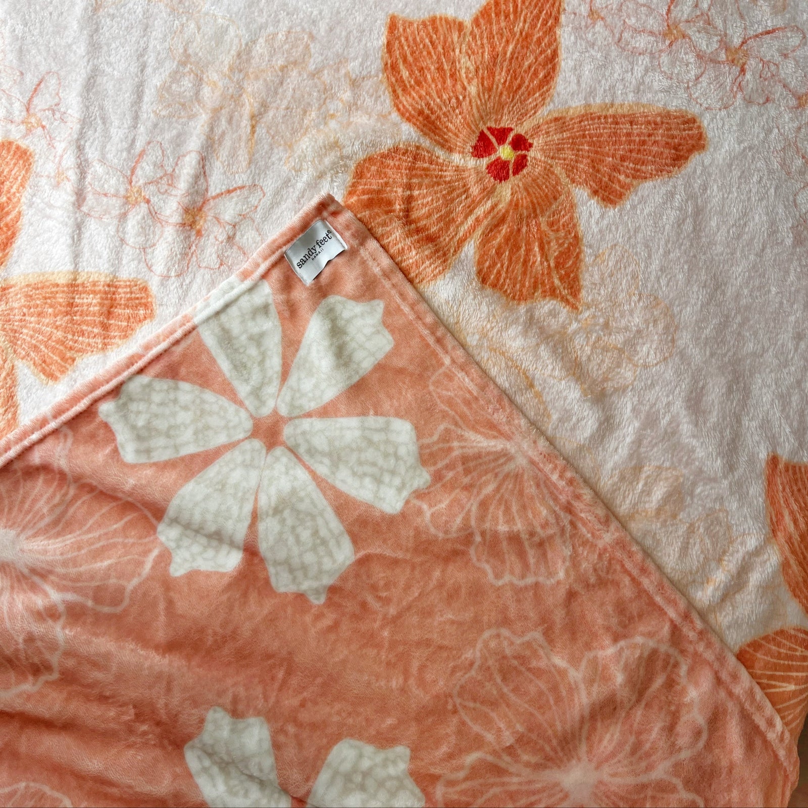 Light Coral Cone Shell & Hau / Light Pink Hau Double-Sided Cozy Blanket