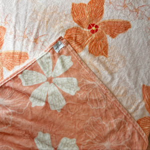 Light Coral Cone Shell & Hau / Light Pink Hau Double-Sided Cozy Blanket