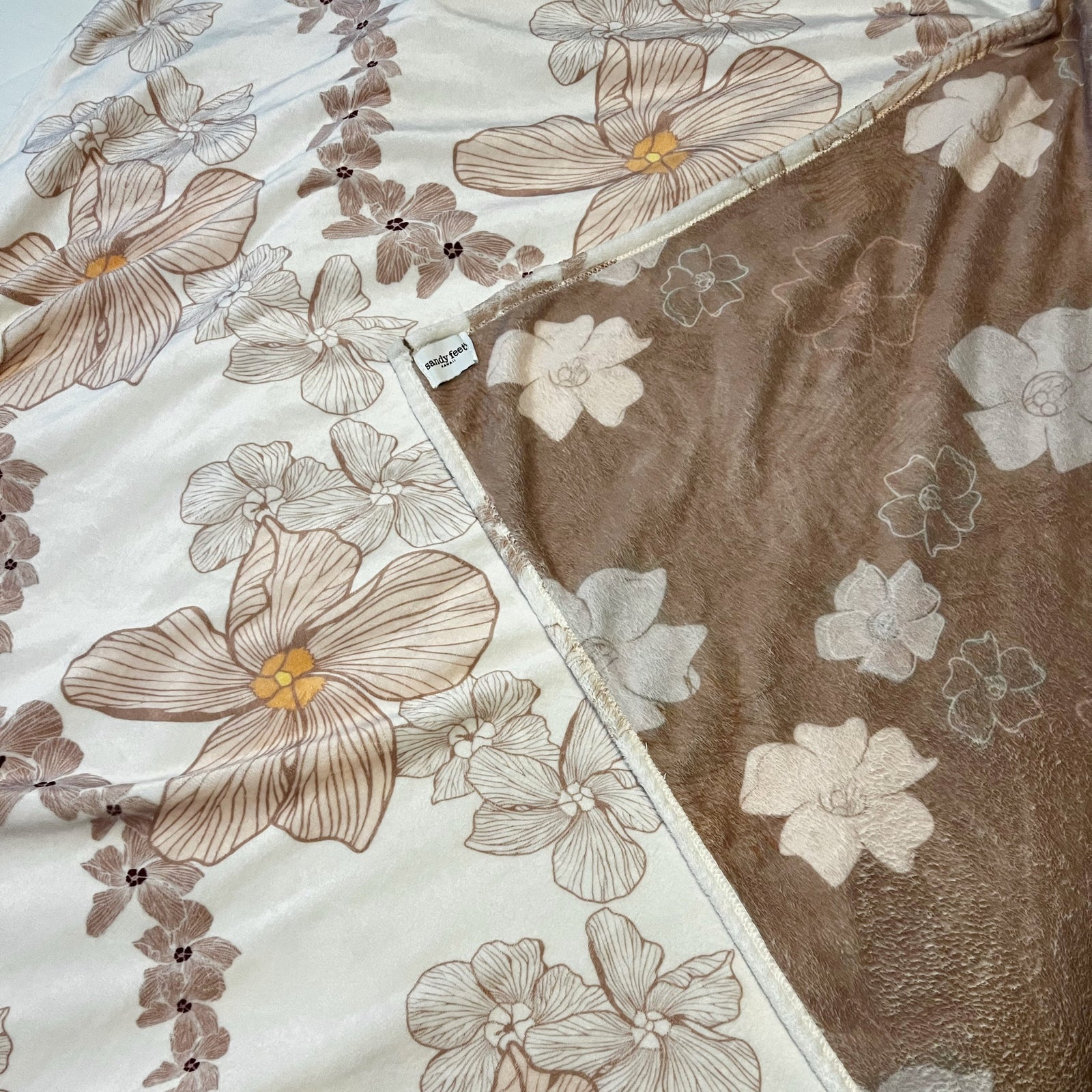 Cream Hau & Brown Pua Kenikeni Double-Sided Cozy Blanket