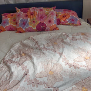 Cream Hau & Brown Pua Kenikeni Double-Sided Cozy Blanket