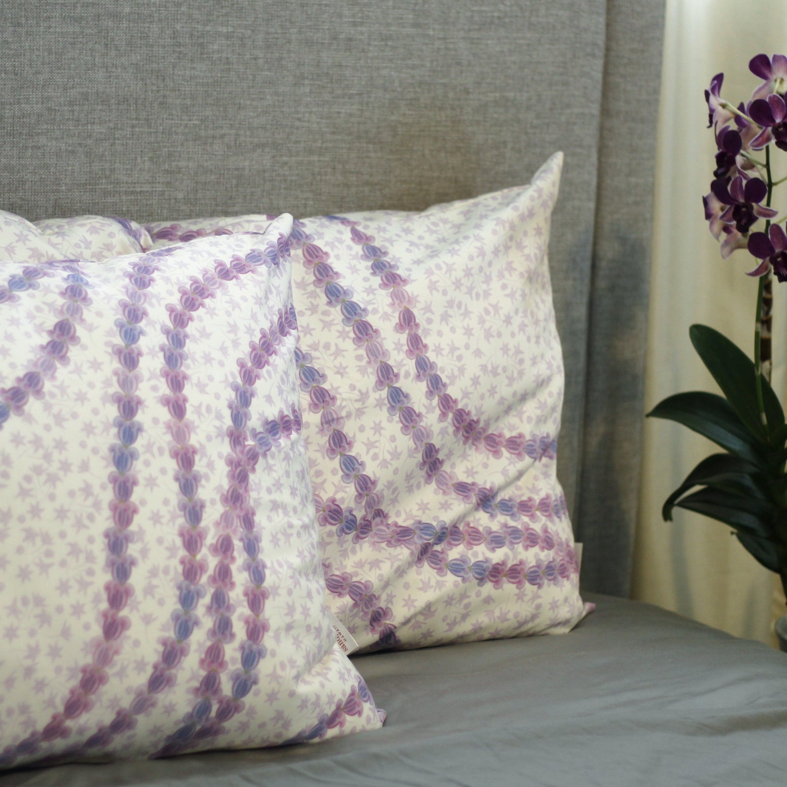 Lei Crown Flower Wavy White Standard Pillow Case