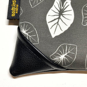 Mini Kalo Zipper Clutch