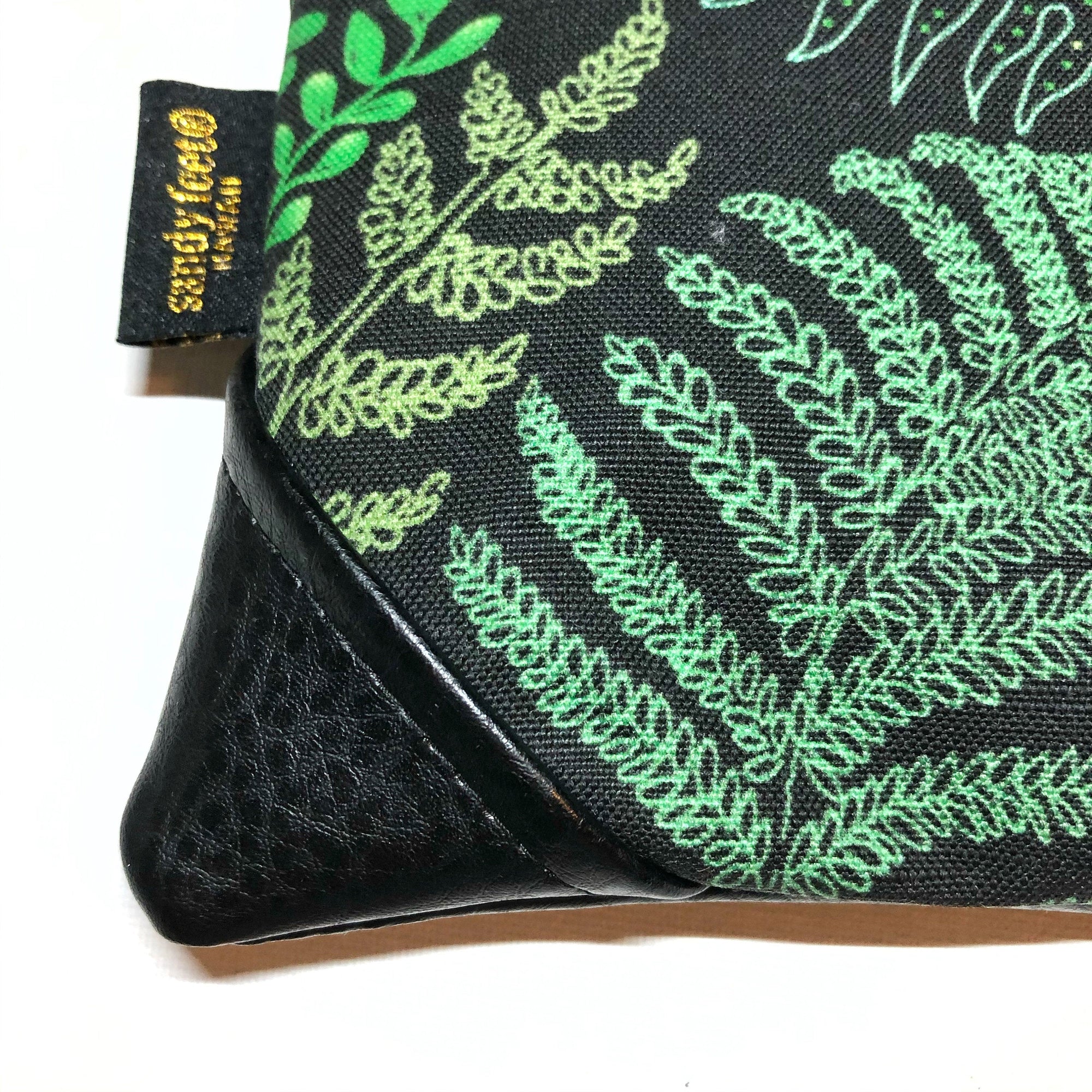 Mini Green Hāpu'u Hawaiian Fern Zipper Clutch - SandyFeetHawaii